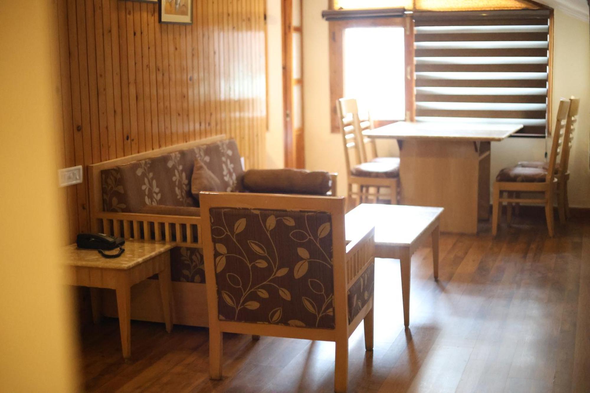 Hotel Willow Banks - Boutique 4 Star Hotel On The Mall Road Shimla Exterior foto